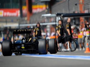 Raikkonen pulls in to the pits to retire from the Belgian grand prix