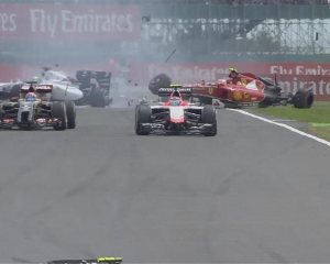 Raikkonen's crash resulted in a delay of over an hour before the race resumed